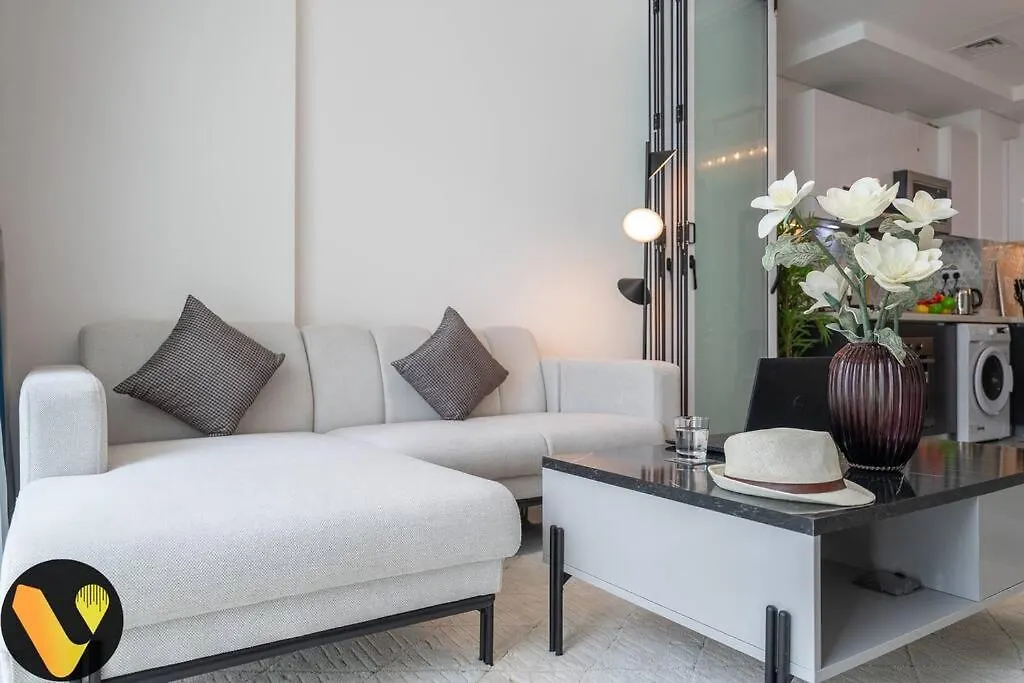 Vogue Elegance At Pearlz Near Metro Apartment Dubai
