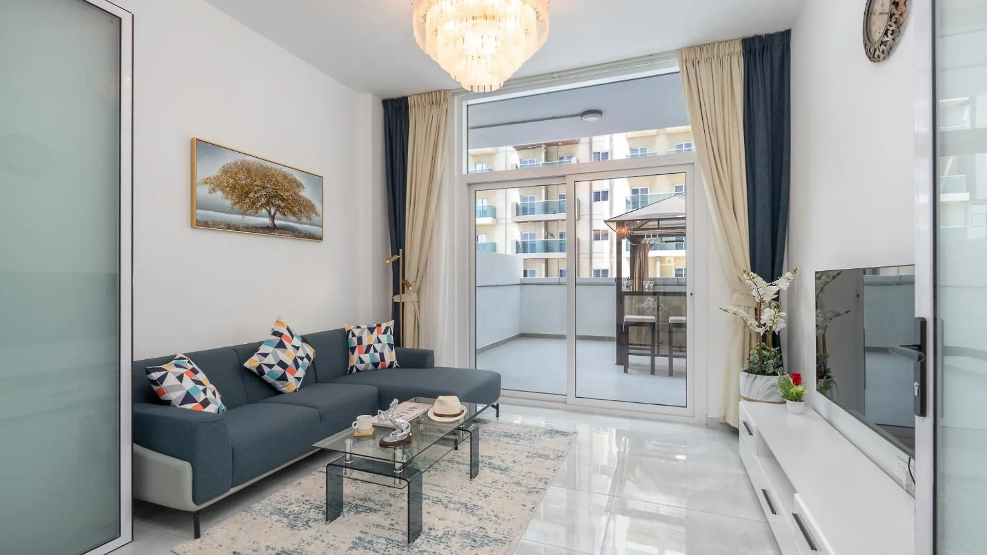 Vogue Elegance At Pearlz Near Metro Apartment Dubai United Arab Emirates