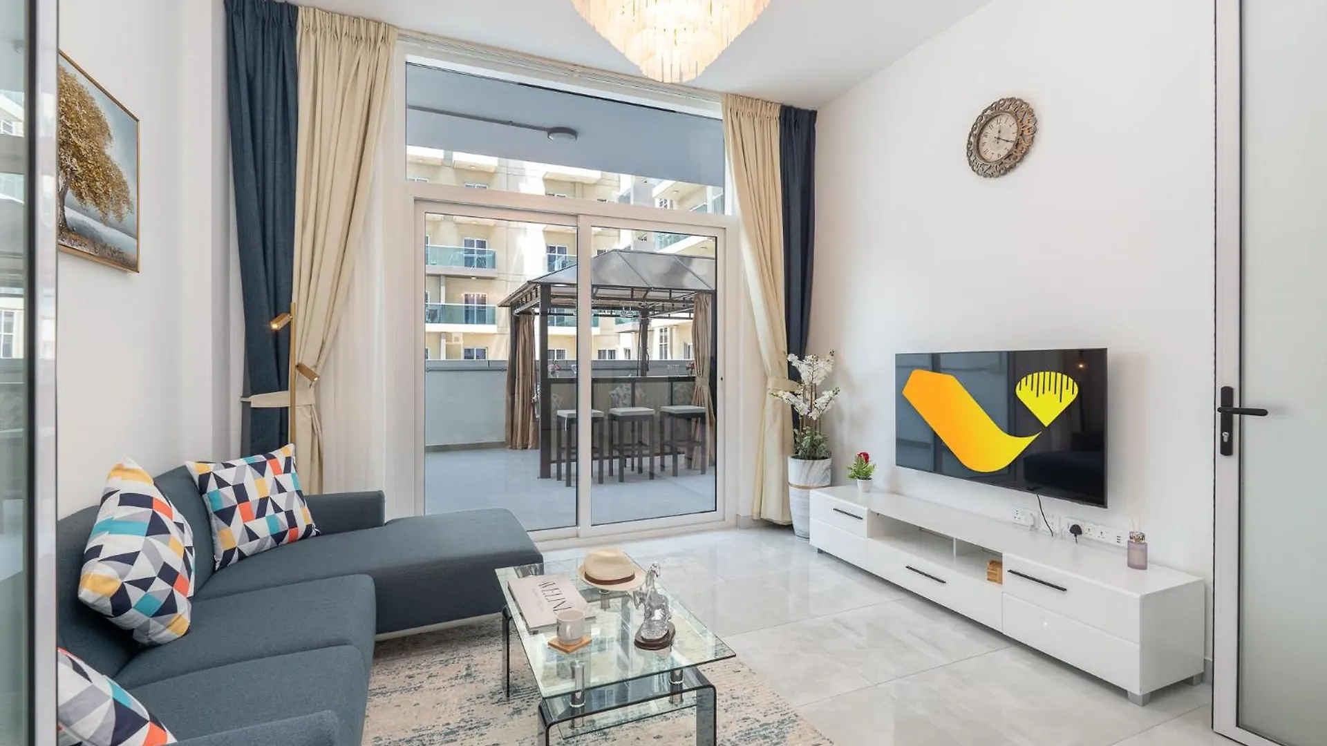 Vogue Elegance At Pearlz Near Metro Apartment Dubai United Arab Emirates