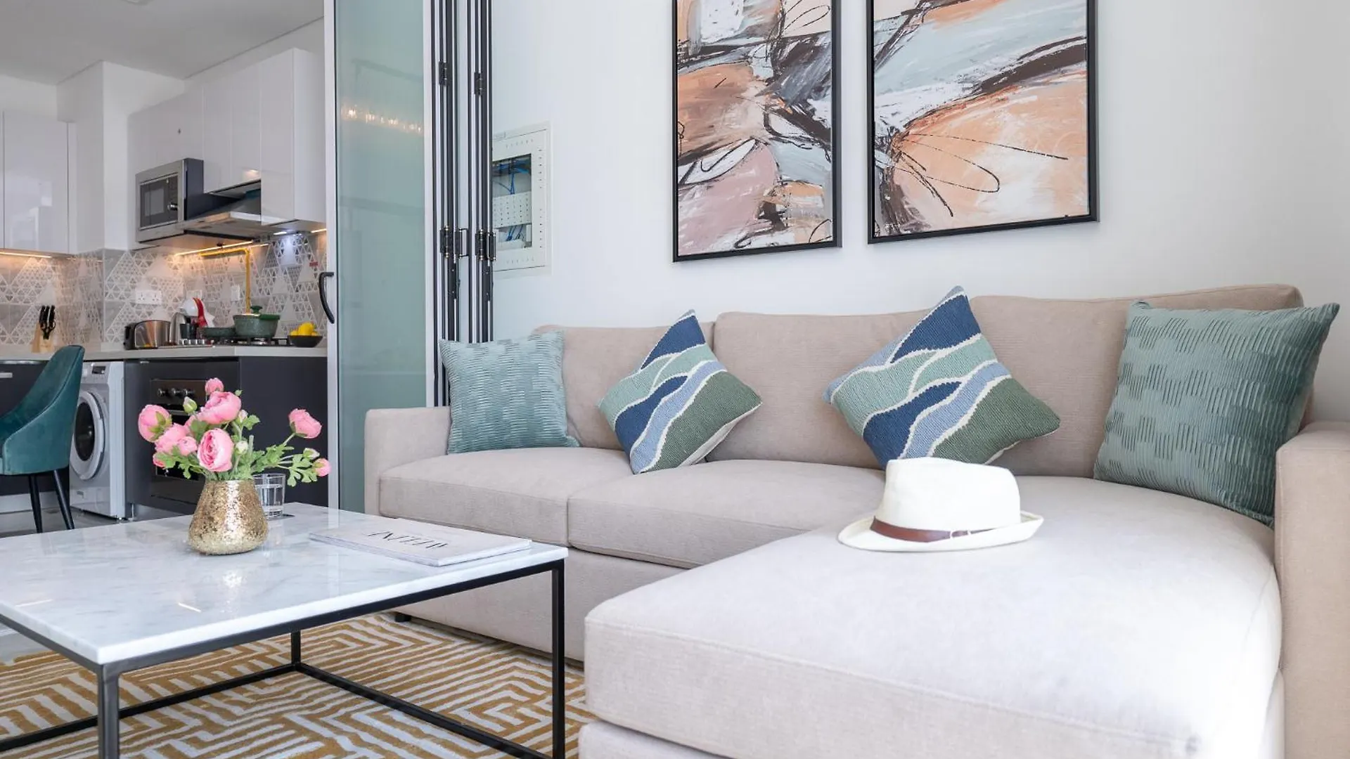 Vogue Elegance At Pearlz Near Metro Apartment Dubai